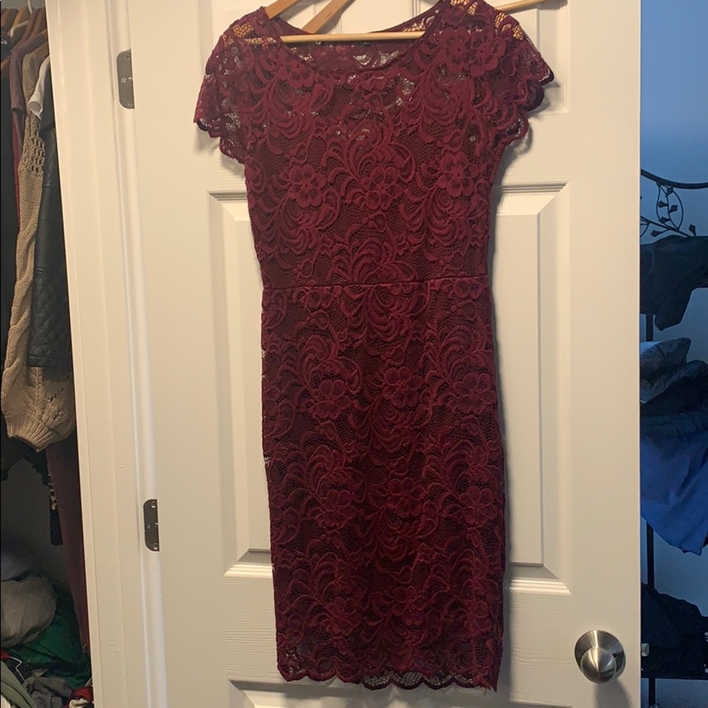 Women’s lace burgundy dress size large